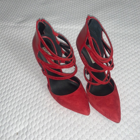 NETTY HOT RED Steve Madden strappy heels - Picture 1 of 5